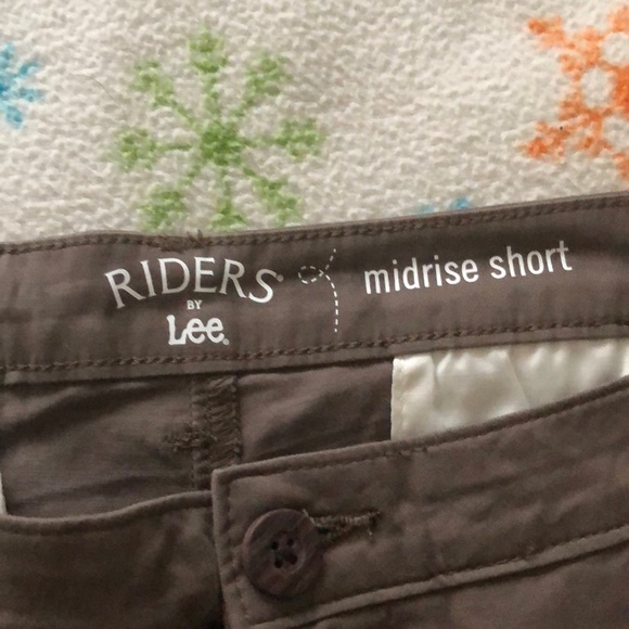 NWOT Mid-rise shorts - Picture 3 of 5